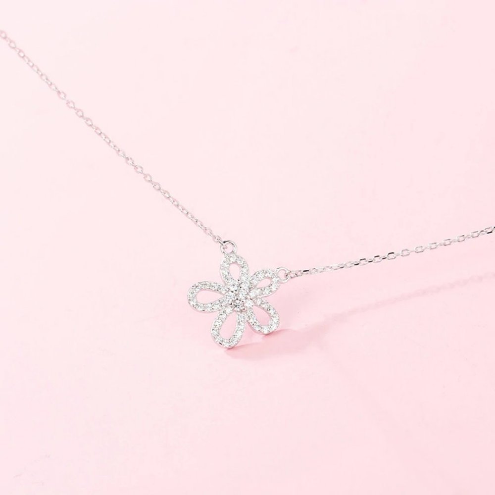 NEW 925 Sterling Silver Diamond Flower Necklace Z - Picture 3 of 7